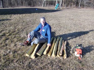 P1010011 300x225 Splitting an osage log into bow staves